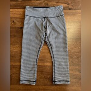 Lululemon Black & White Checkered Capri Leggings 🖤🤍 | Size 4